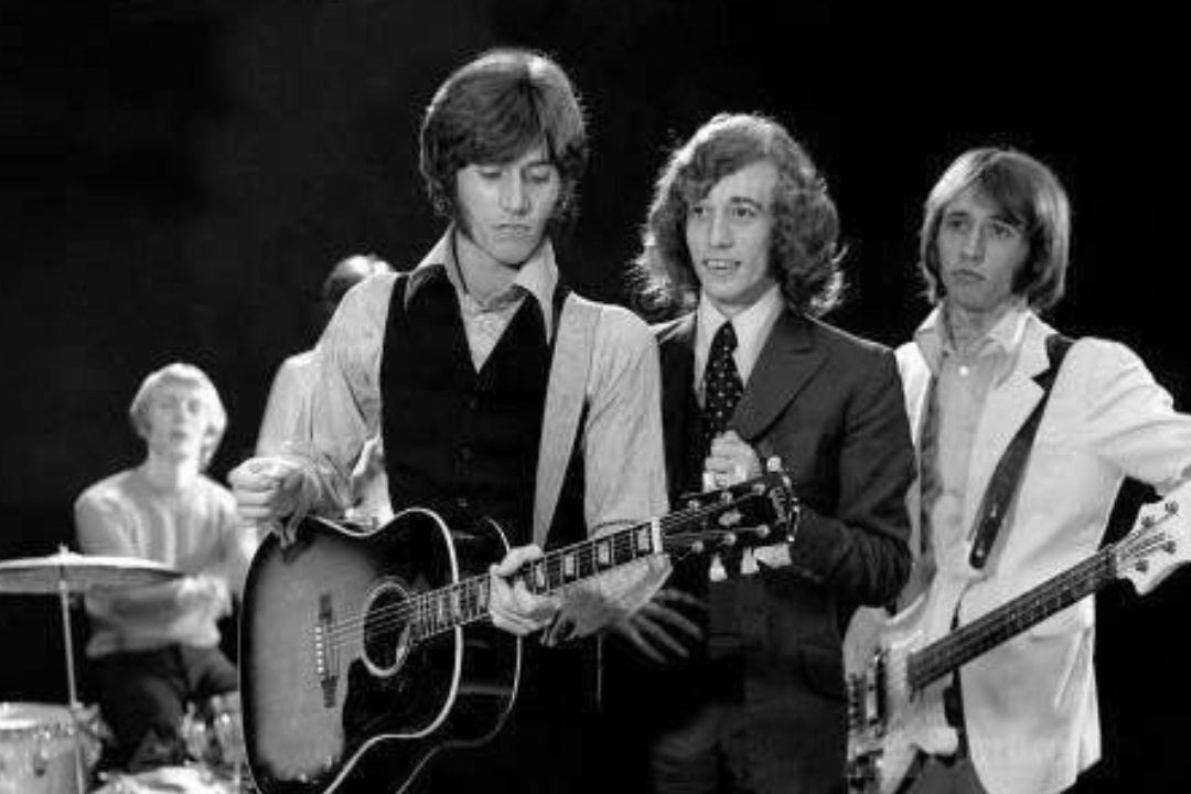 Bee Gees - Please Read Me